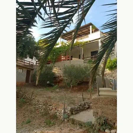 Robinzon Irena, By The Apartmán *