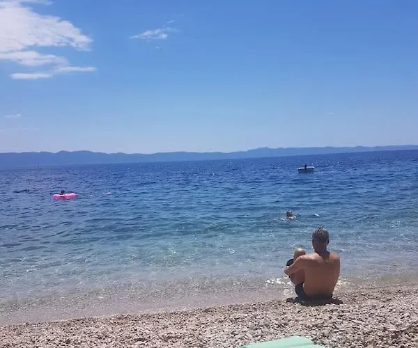 Robinzon Irena, By The Apartmán Gdinj