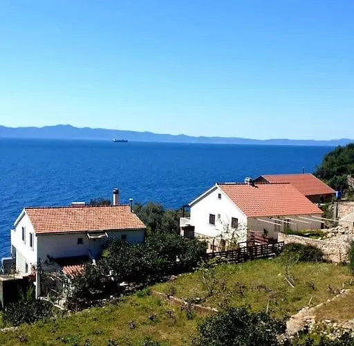 Robinzon Irena, By The Apartmán