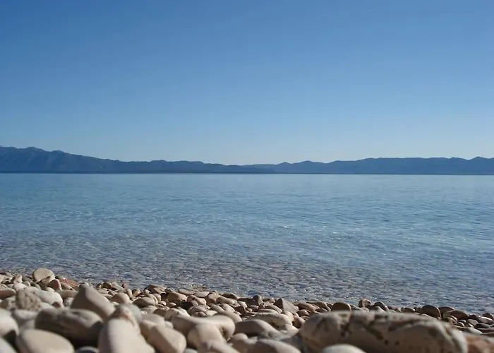 Robinzon Irena, By The *