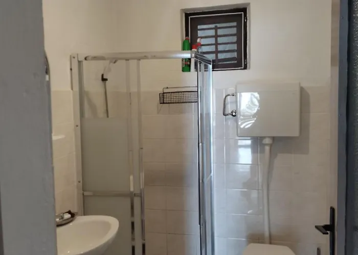 Robinzon Irena, By The *